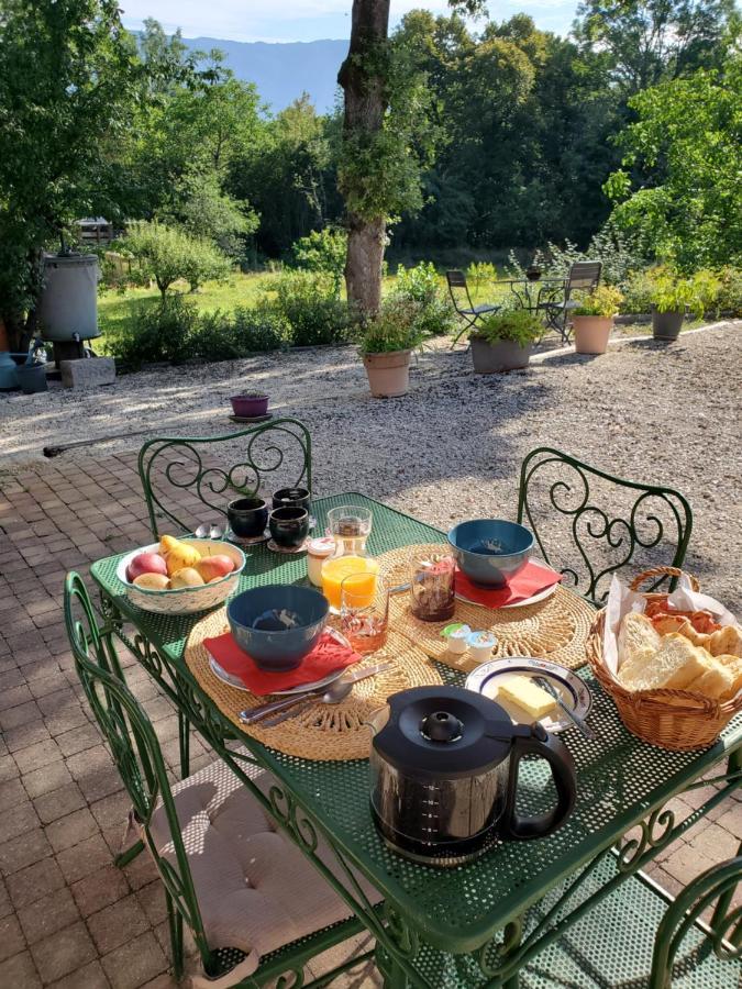 Ceyzerieu Chez Karine Bed & Breakfast エクステリア 写真